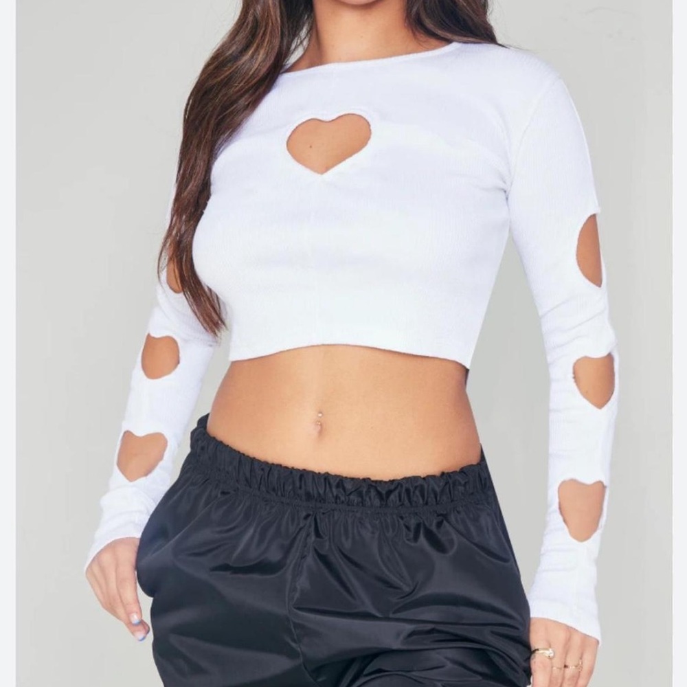🤍 edikted white heart long sleeve crop top